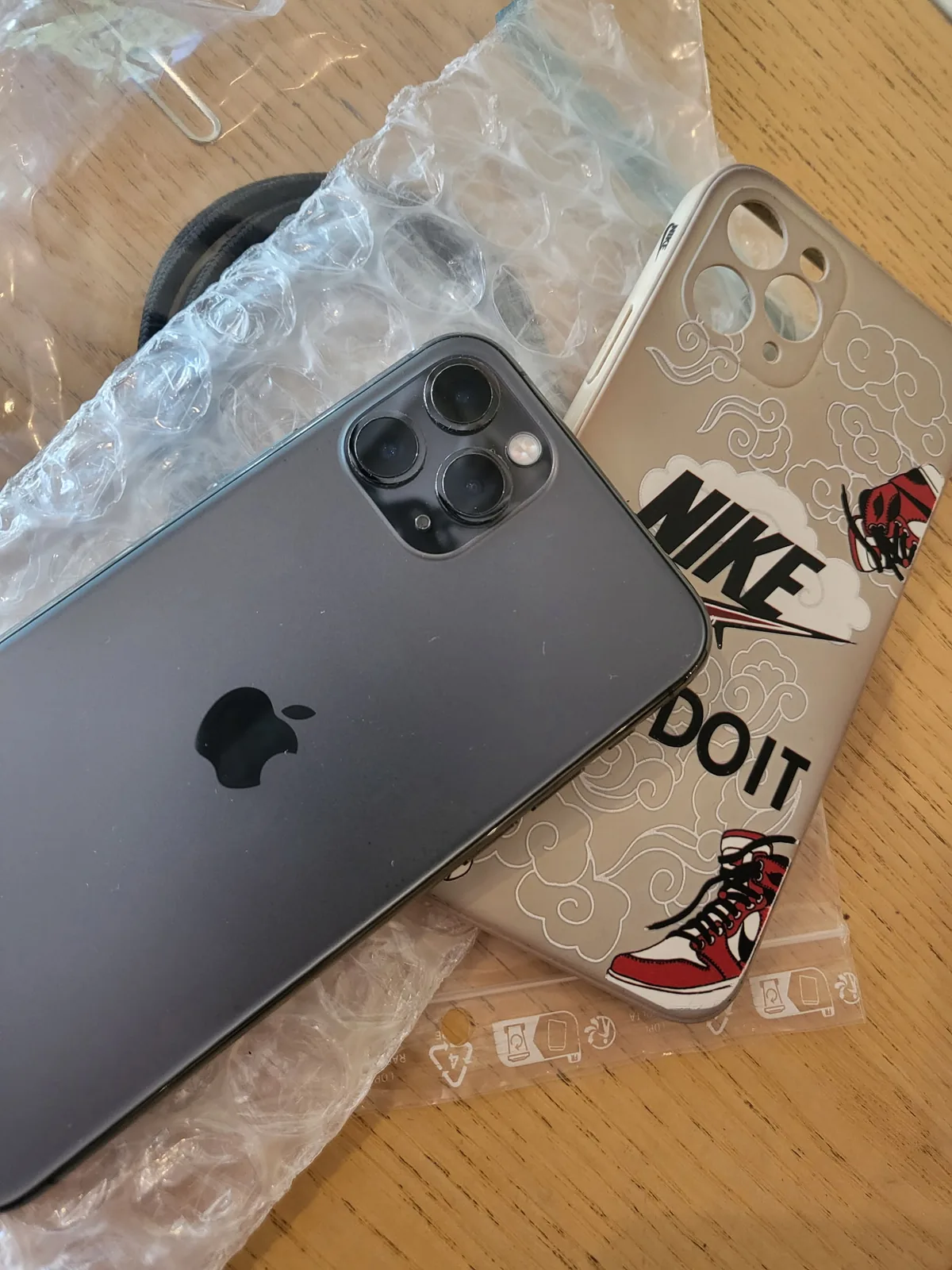 iPhone Pro d'occasion avec accessoires